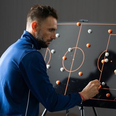 FerCapobianco3's profile picture. Entrenador de Fútbol  ⚽🗣️📋
Acepten la injusticia, que todo se equilibra al final ... ⌛