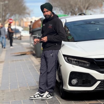 Dilbar530651's profile picture. ਜੇਹਾ ਚੀਰੀ ਲਿਖਿਆ ਤੇਹਾ ਹੁਕਮੁ ਕਮਾਹਿ॥
 ਘਲੇ ਆਵਹਿ ਨਾਨਕਾ ਸਦੇ ਉਠੀ ਜਾਹਿ॥
⚔️_____________________⚔️

ਰੁਖੀ ਸੁਖੀ ਖਾਇ ਕੈ ਠੰਢਾ ਪਾਣੀ ਪੀਉ॥ 
ਫਰੀਦਾ ਦੇਖਿ ਪਰਾਈ ਚੋਪੜੀ ਨਾ ਤਰਸਾਏ ਜੀਉ॥