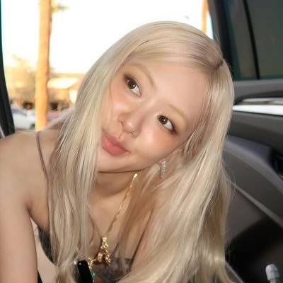 ch4eara's profile picture. 