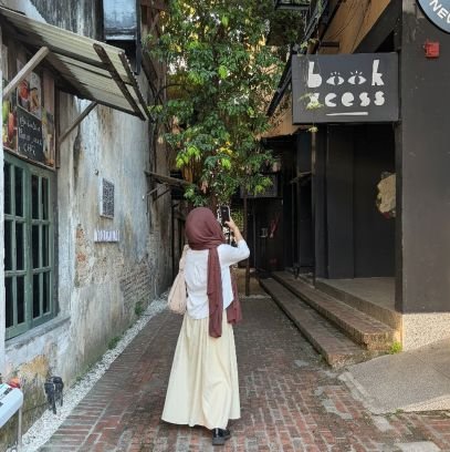 bloomyflorie's profile picture. 