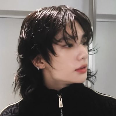 hyunkitte's profile picture. for every question why @wallshlm