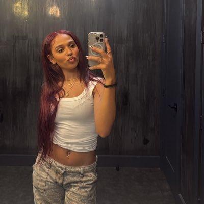 TaleyaS's profile picture. she/her | UH | ♓︎