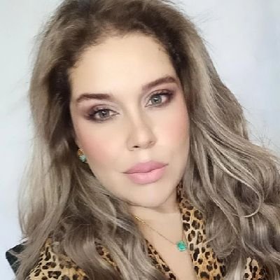 MrsLoreta's profile picture. Publicista, escribo con la izquierda.