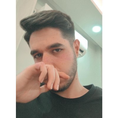 daskiranbaris's profile picture. Gökyüzü griydi.
Kasveti soluk, umutları kıyıya vurmamış bir deniz gibiydi üzerimde.
Ve tam o an, yalnızlığım başkaldırmaya başladı.