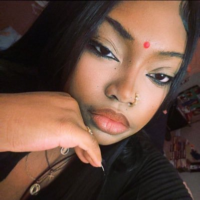 itzsiana4_'s profile picture. 21🧟‍♀️À vous couper le souffle🫶🏽 @itzanna4_