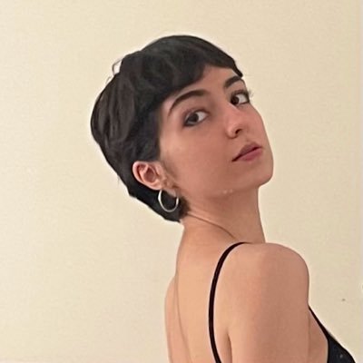 mryamjfari's profile picture. 🧃