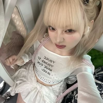 ilvskats's profile picture. ㅤㅤㅤ —— in love; #bangtan !    ✶    stargirl