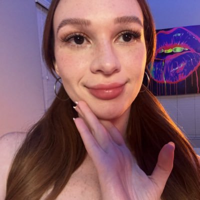 audreytoopretty's profile picture. Make hay while the sun shines🍫🧣