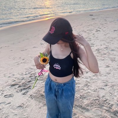 ymhwn28's profile picture. 