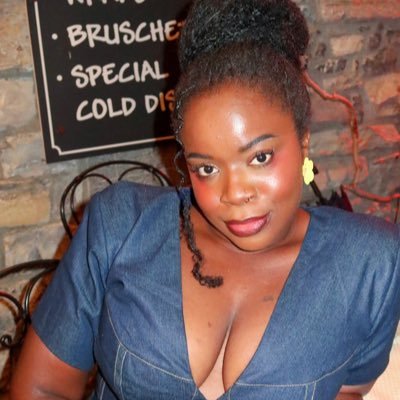 _MsLinda's profile picture. Product and Developer Education Metal Head| Compulsive Globetrotter | MBAing @Esade