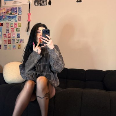 curiousrray's profile picture. most girls on here don't reply (but you know i do xx)