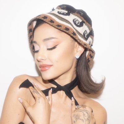 vivisweeteners's profile picture. ain’t got no tears left to cry ⋆˚࿔