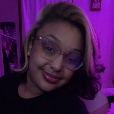 livvyvuitton_'s profile picture. at home gaming 𖠌. ݁₊ ⊹ . ݁˖ .