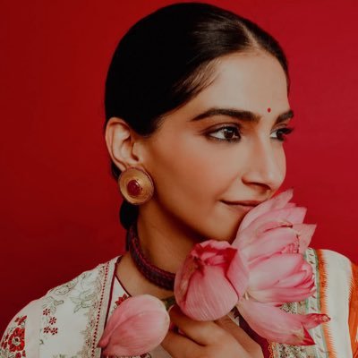 sivicore's profile picture. 25 • Minimalist • Data enthusiast