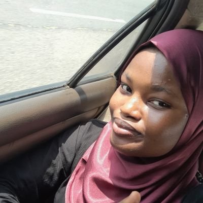 fawazah_b's profile picture. Simple and sophisticated☺️