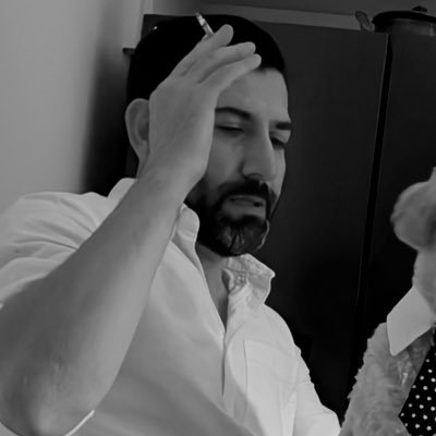 aarashkkhh's profile picture. زندگی من مثل زندگی بقیه است. همه‌ی ما یا در شر مشارکت داریم یا زنده نیستیم!