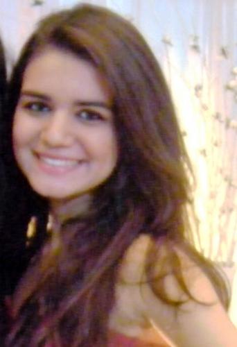 Cristã,bailarina,estudante,niteroense,apaixonada,feliz,
sincera,verdadeira,otimista,perssimista!