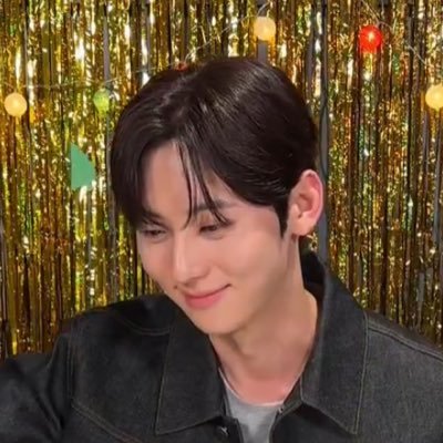 momentinblue's profile picture. 威神V 220923, 230429 • 황민현 230819 • 더보이즈 240824, 251108 • 트레저 250622