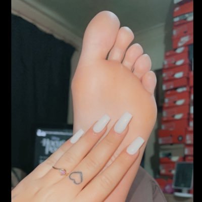 Ellababyox's profile picture. 🦶🏻FEET CONTENT ONLY🦶🏻     SIZE 5                   ‼️ALSO TAKING CUSTOM CONTENT THROUGH ONLYFANS ONLY ‼️
