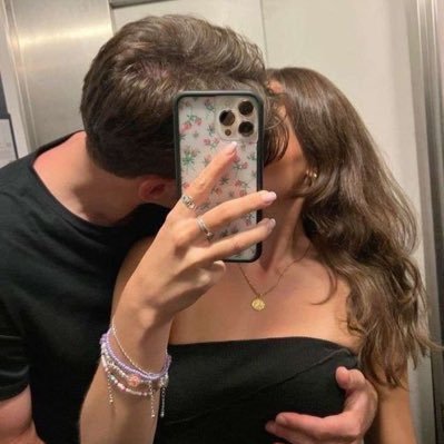 locla's profile picture. mnuel on repeat!