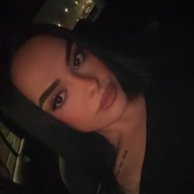 ashley222_'s profile picture. read it and weep