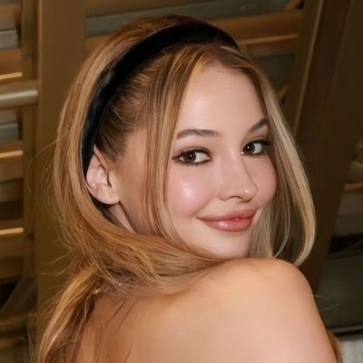 jbuckybae's profile picture. sebastian stan's controversially young girlfriend.🐈‍⬛