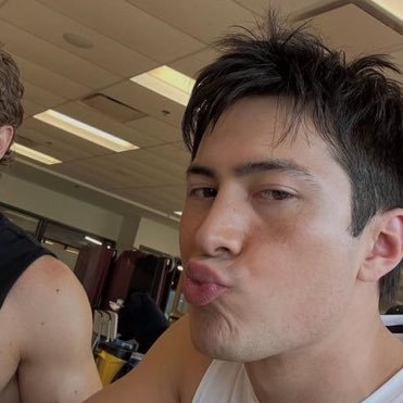 bisexualpiastri's profile picture. me again but more hater depressed and landoscar truther