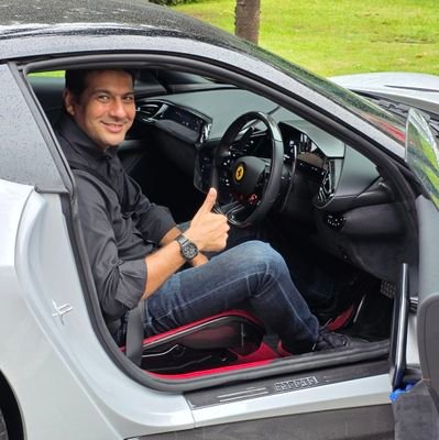 ShamsNaqvi's profile picture. Senior Editor @carandbike. MCRC Jamia. Seatbelt lagai? helmet pehna?