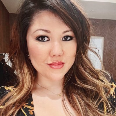 jenntakahashi's profile picture. founder @bestofdyingtwit @bestofnextdoor @takahashipr | def not @myunhingedtweet | 💌: jenn@takahashipr.com