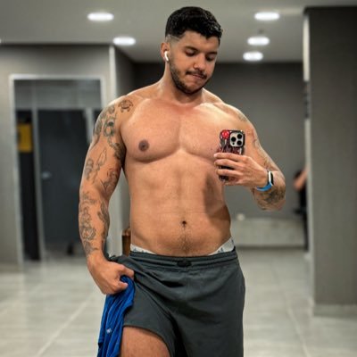 henrick_angels's profile picture. Reclamações, Biscoitos, militância e exposição e outras coisas mais…