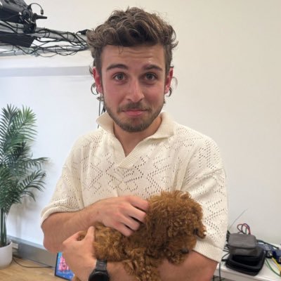 viccoded10's profile picture. this account has phases (like me)