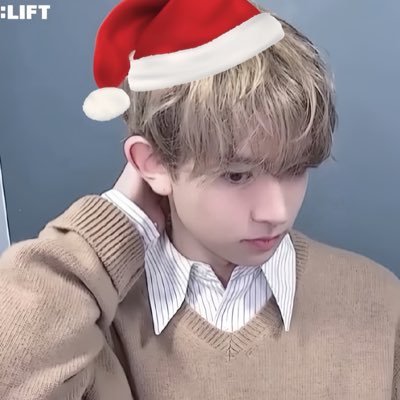 KomTom1582605's profile picture. 