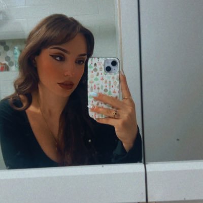 madamespookay's profile picture. -𝙼𝚎𝚎𝚝 𝚖𝚎 𝚘𝚟𝚎𝚛 𝚝𝚑𝚎 𝚐𝚊𝚛𝚍𝚎𝚗 𝚠𝚊𝚕𝚕🍄🍂