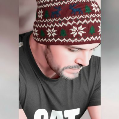 AleZep2025's profile picture. A veces podemos pasarnos años sin vivir en absoluto y de pronto toda nuestra vida se concentra en un solo instante