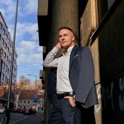 AdeVrgna's profile picture. PR into politics/

former TV&radio anchor/host/editor/journalist/reporter/

ex model & junior tennis player

/art

🇭🇷🇪🇺
kom. pristojno 
ili NE komuniciramo!