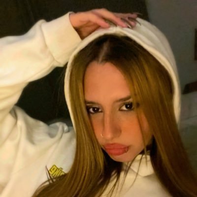 Lanachavii's profile picture. 18 💕 I'm a student and I like rock music 🎸