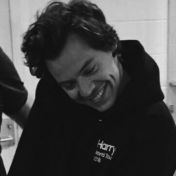 arrobadwda's profile picture. i'm a specialist at overthinking everything