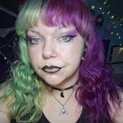 Sharki_V's profile picture. 🏳️‍🌈Chill Weirdo Creating Content • Co-Founder @_CharityGamers • Narrator • Doing Stuff I Like • Stop Being Hateful • 💌 itssharkiv@gmail.com