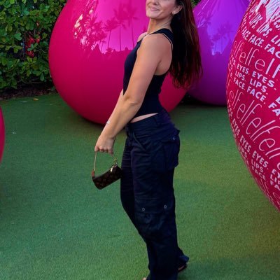 holisticbaddie's profile picture. riveting discourse: