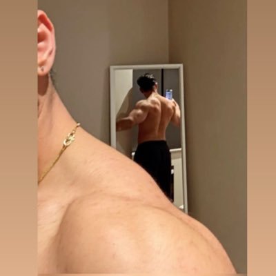 MagiicFox's profile picture. ᴛʜᴇ ᴍᴏʀᴇ ɪ ᴅʀɪɴᴋ ᴛʜᴇ ʙᴇᴛᴛᴇʀ ᴜ ʟᴏᴏᴋ•