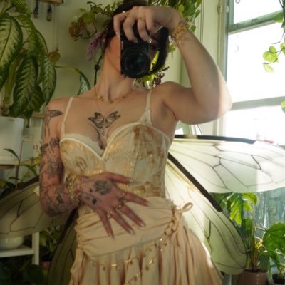 lanabeesfw's profile picture. amateur cinematographer, mother of three (dogs), adventurer, tiny lil bug ✨ nonbinary 🦋  https://t.co/gRL9f45WRd 💕 nsfw: @itslanabee