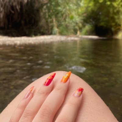 isabelaesss's profile picture. paranoide a tiempo completo