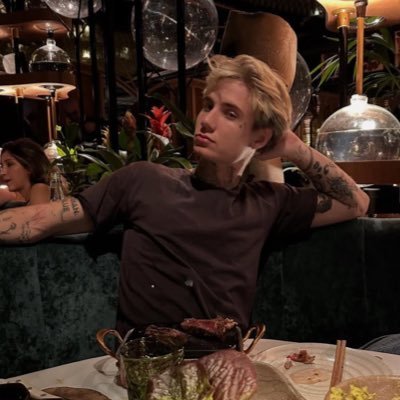 sttrayys's profile picture. Jaden follows