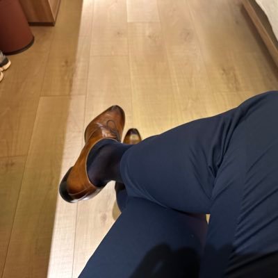 TjhLClpU2BadhNU's profile picture. 在广州、深圳两地，爱好正装👔丝袜，希望结识同好。