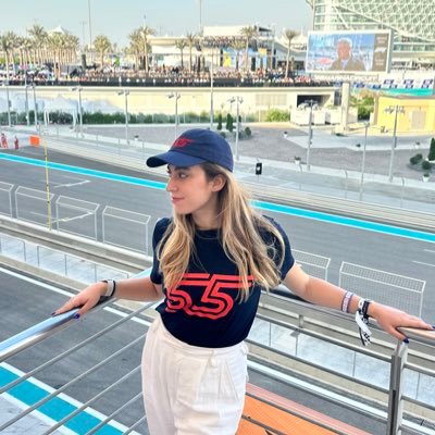 Bruna_hpi55's profile picture. 2DAnimator|Illustrator|Producer, 🐶 lover 💚🐾🐕, Slytherin 🐍💚,Team55 F1 🏎️💙