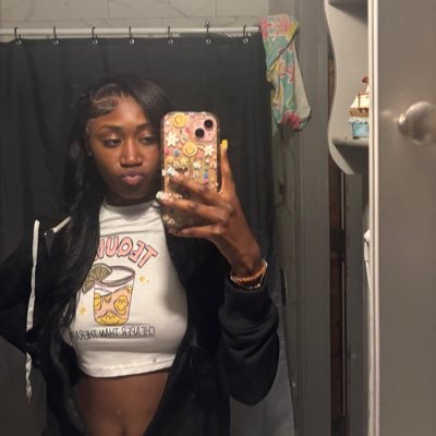 xxntp's profile picture. GAT2019 👩🏽‍🎓.. 📸: nyaishaaa 👻: nnyaishaa