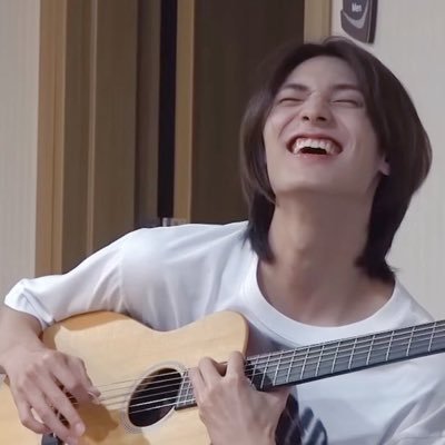 zzineew's profile picture. 