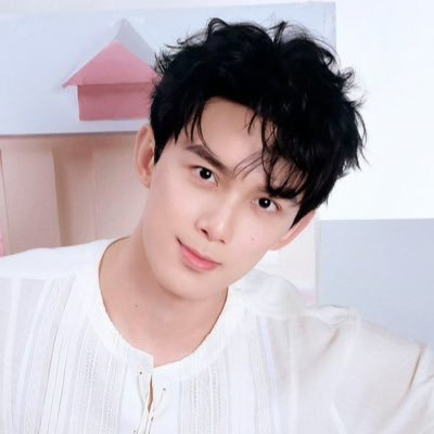 wuleiblueberry's profile picture. 90% yapping about 吴磊 and my donghua baobei. 10% about music, drama, movie, donghua, anime, manga & books. Follow at your own risk