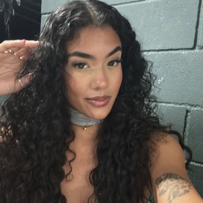 alexsandraguiar's profile picture. 