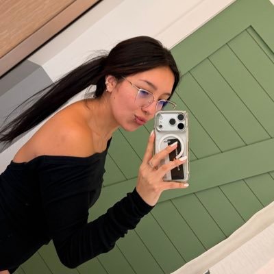 valencav_i's profile picture. 